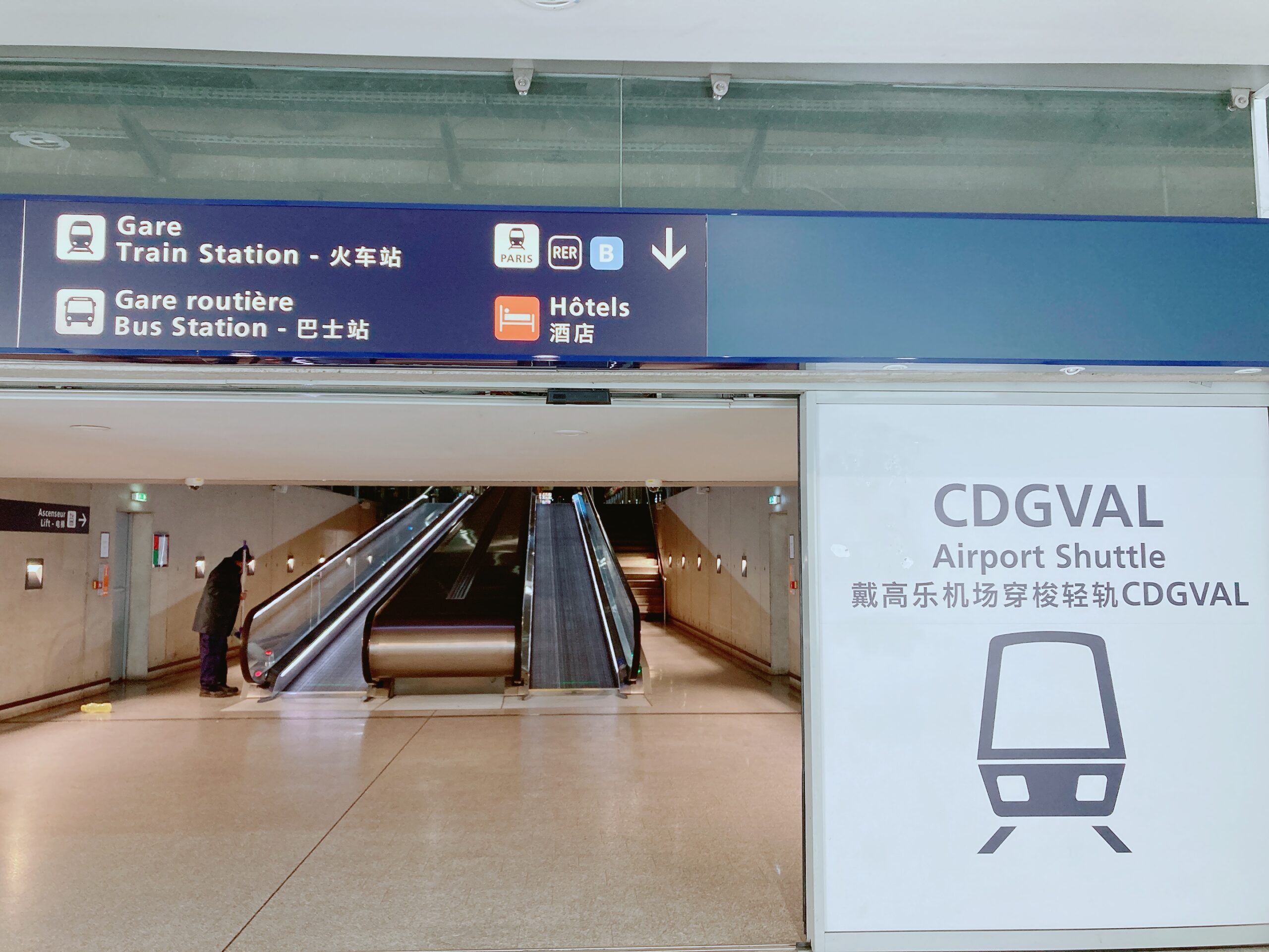 T1のCDGVAL乗り場