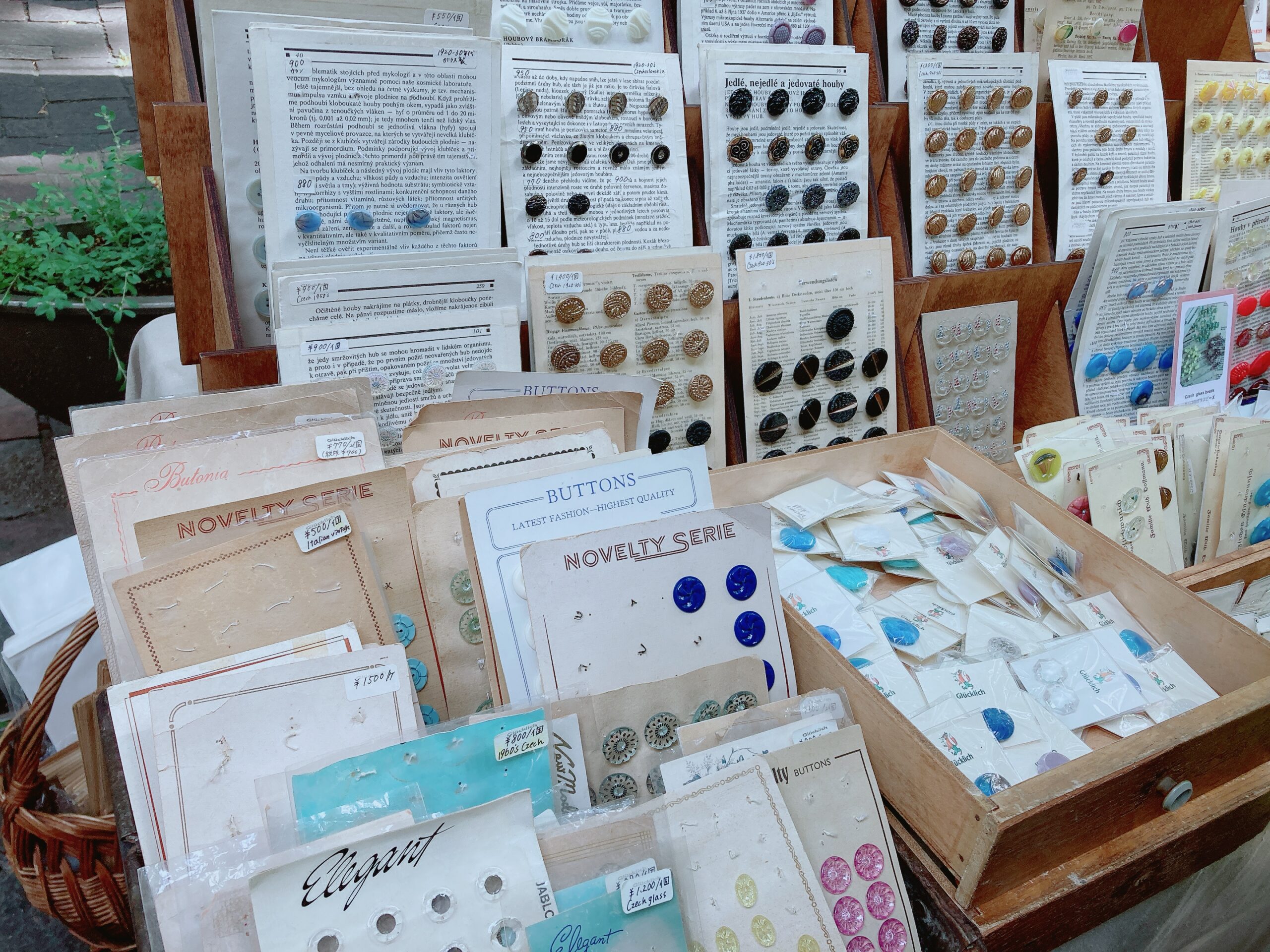 東欧ヴィンテージ雑貨のお店、グリュックリッヒ(Glücklich)